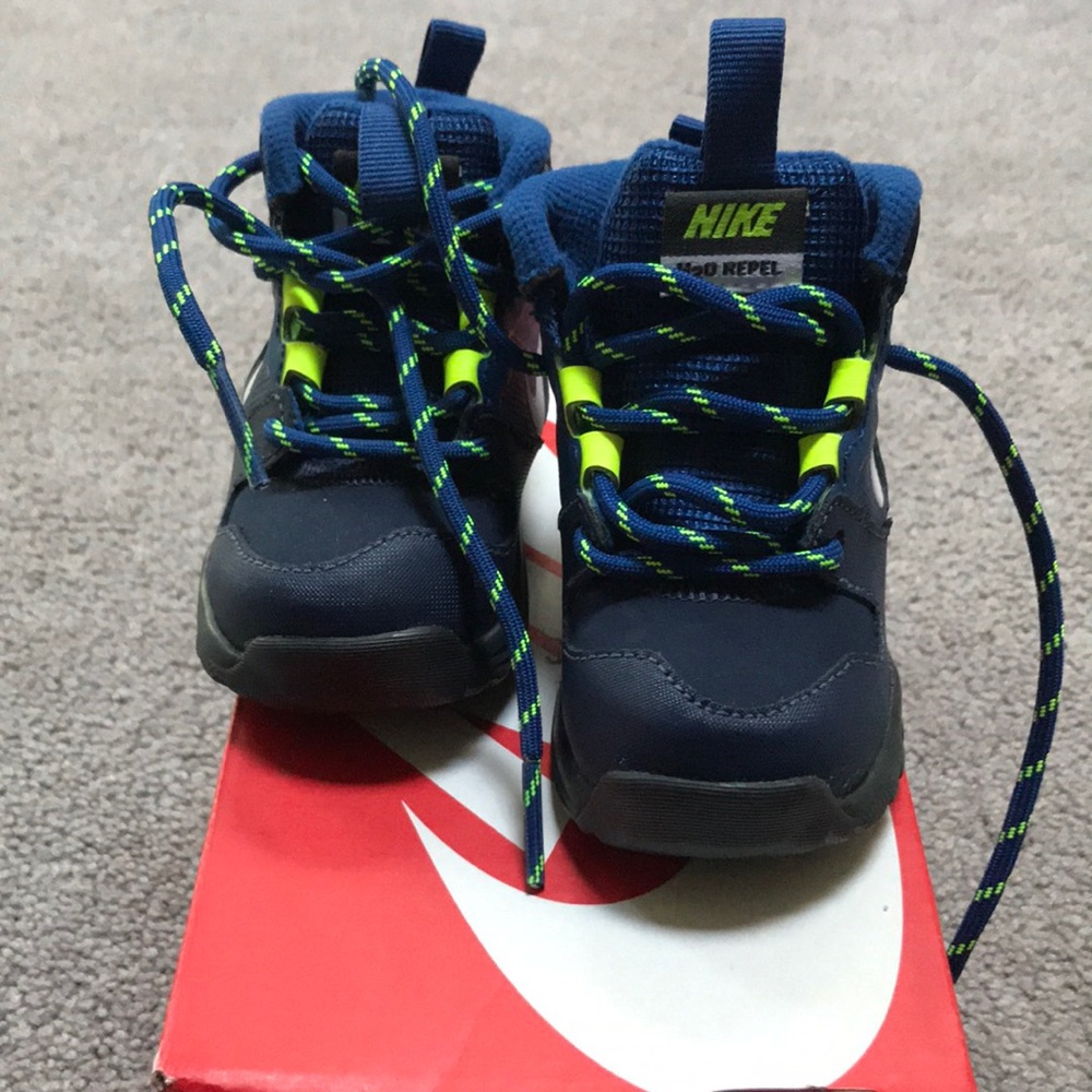 Nike Hills Mid Toddler Boots